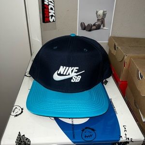 Nike Sb Trucker Snapback Hat Cap Aqua/Navy 629243-452 Pre owned Aerobill 2015